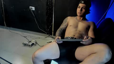 mr_maximo online show from October 25, 6:46 pm