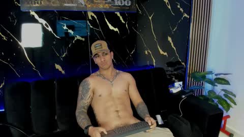 mr_maximo online show from February 6, 8:23 pm