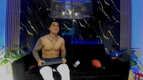 mr_maximo online show from February 20, 3:25 am