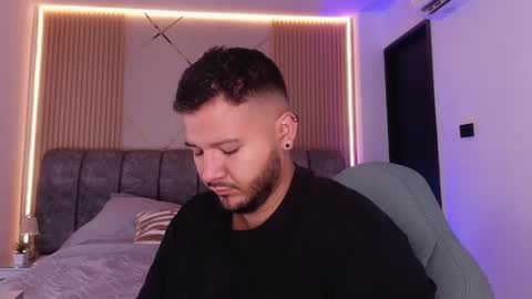 MIKEE online show from March 29, 3:06 am