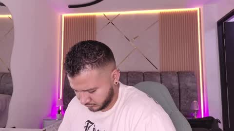 MIKEE online show from May 26, 3:02 am