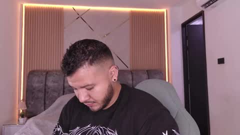 MIKEE online show from May 27, 3:14 am