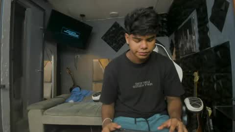 Snapshot of mr_mois chatting on April 13, 6:08 am mr_mois online show from April 13, 6:08 am