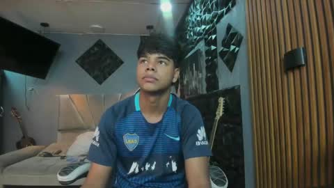 Snapshot of mr_mois chatting on April 14, 5:57 am mr_mois online show from April 14, 5:57 am