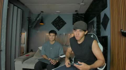 Snapshot of mr_mois chatting on April 24, 9:06 pm mr_mois online show from April 24, 9:06 pm