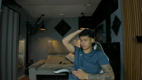 Snapshot of mr_mois chatting on April 25, 9:56 am mr_mois online show from April 25, 9:56 am