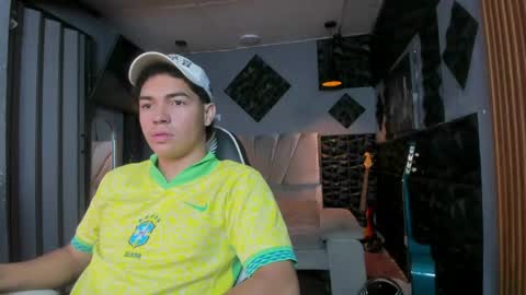 Snapshot of mr_mois chatting on April 27, 6:22 am mr_mois online show from April 27, 6:22 am