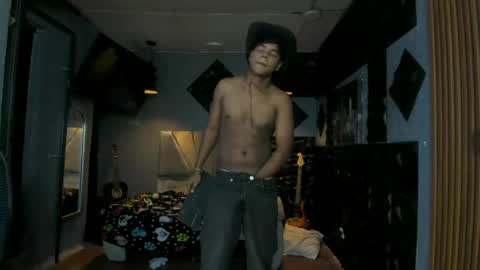 Snapshot of mr_mois chatting on May 9, 7:52 pm mr_mois online show from May 9, 7:52 pm