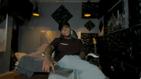 Snapshot of mr_mois chatting on May 13, 9:44 pm mr_mois online show from May 13, 9:44 pm