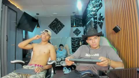 Snapshot of mr_mois chatting on May 30, 6:54 am mr_mois online show from May 30, 6:54 am