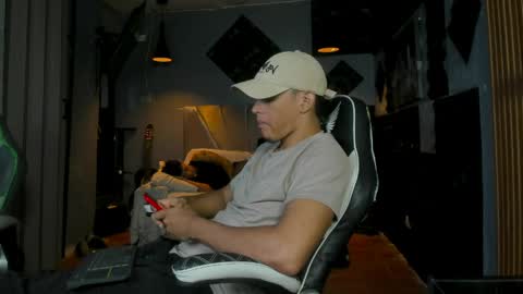 Snapshot of mr_mois chatting on June 5, 5:58 am mr_mois online show from June 5, 5:58 am