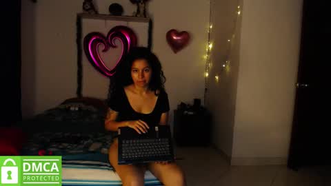 Snapshot of mr_mrscurie chatting on December 11, 1:15 am Mr Mrs Curie online show from December 11, 1:15 am