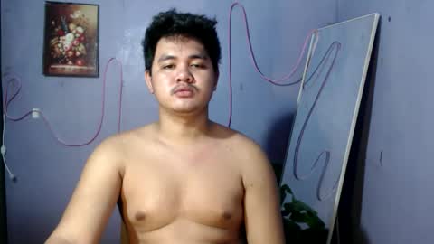Snapshot of mr_olivercummerx chatting on May 10, 6:02 pm mr_olivercummerx online show from May 10, 6:02 pm