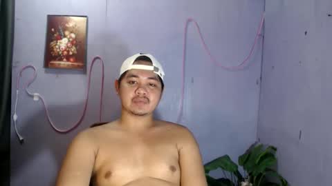 Snapshot of mr_olivercummerx chatting on May 24, 4:28 am mr_olivercummerx online show from May 24, 4:28 am