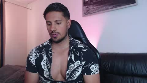 AARON online show from April 29, 6:25 pm