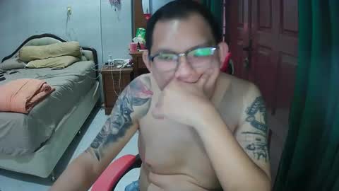 Snapshot of mr_thick89 chatting on October 19, 8:15 am mr_thick89 online show from October 19, 8:15 am