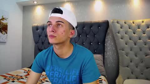 Snapshot of mr_williseo chatting on February 25, 8:19 pm williseo online show from February 25, 8:19 pm