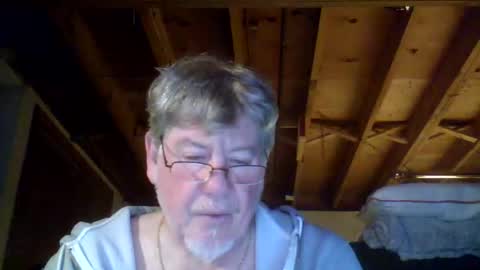 Snapshot of mrblade666 chatting on April 20, 11:28 pm mrblade666 online show from April 20, 11:28 pm