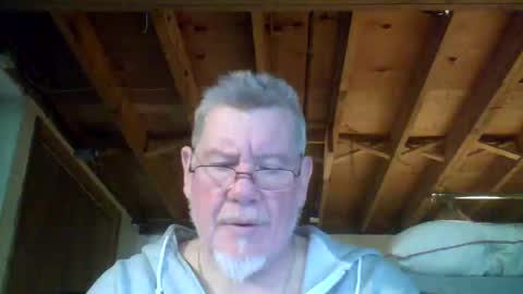 Snapshot of mrblade666 chatting on May 4, 10:28 pm mrblade666 online show from May 4, 10:28 pm