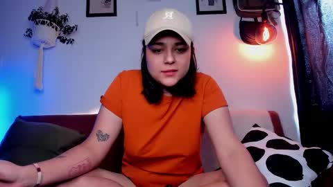 Laura online show from December 1, 6:13 pm