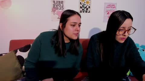 Snapshot of mrbuu_ chatting on June 8, 5:52 am Laura online show from June 8, 5:52 am