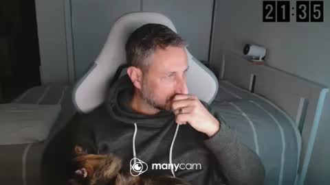 Snapshot of mrdr000 chatting on April 1, 7:33 pm mrdr000 online show from April 1, 7:33 pm