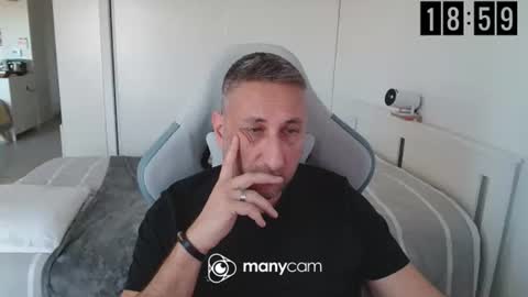 Snapshot of mrdr000 chatting on April 4, 4:59 pm mrdr000 online show from April 4, 4:59 pm