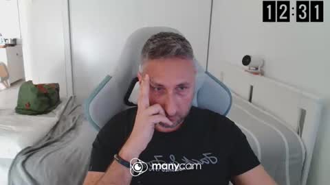 Snapshot of mrdr000 chatting on April 10, 10:31 am mrdr000 online show from April 10, 10:31 am