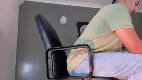 Snapshot of mrfox__ chatting on October 27, 7:40 pm Mr Fox online show from October 27, 7:40 pm