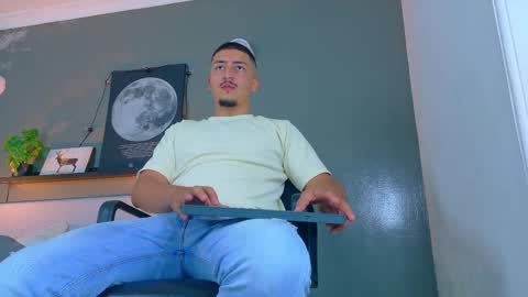 Snapshot of mrfox__ chatting on November 8, 7:34 pm Mr Fox online show from November 8, 7:34 pm