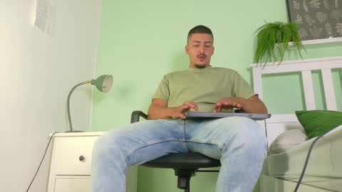 Snapshot of mrfox__ chatting on November 17, 11:16 am Mr Fox online show from November 17, 11:16 am