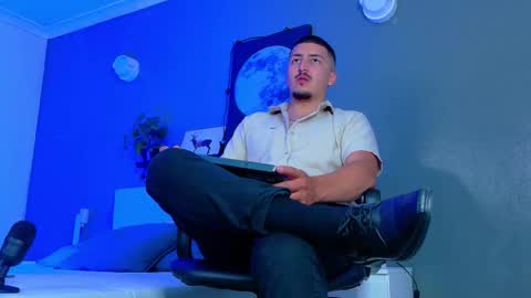 Snapshot of mrfox__ chatting on December 15, 11:58 am Mr Fox online show from December 15, 11:58 am