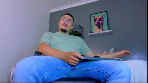 Mr Fox online show from April 7, 8:09 pm