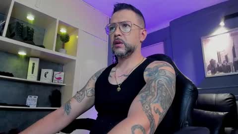 Snapshot of mrfrank_tattoo chatting on January 18, 1:48 pm MrFrank. online show from January 18, 1:48 pm