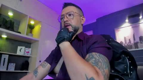Snapshot of mrfrank_tattoo chatting on February 1, 10:36 am MrFrank. online show from February 1, 10:36 am