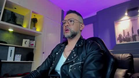 Snapshot of mrfrank_tattoo chatting on February 8, 10:18 am MrFrank. online show from February 8, 10:18 am