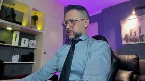 Snapshot of mrfrank_tattoo chatting on February 16, 10:33 am MrFrank. online show from February 16, 10:33 am