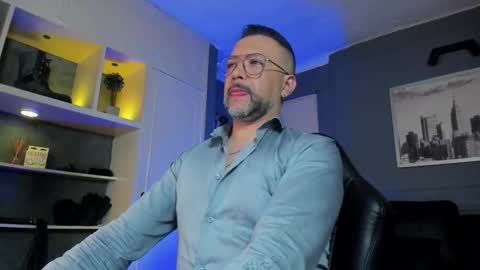 Snapshot of mrfrank_tattoo chatting on February 25, 10:36 am MrFrank. online show from February 25, 10:36 am