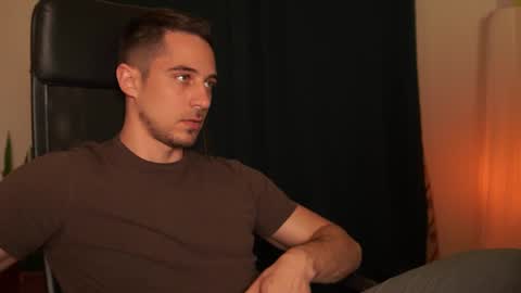 Snapshot of mrgreeneyes01 chatting on February 24, 6:50 pm juan luis online show from February 24, 6:50 pm