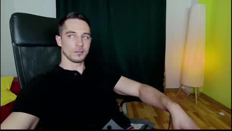 Snapshot of mrgreeneyes01 chatting on February 25, 7:56 pm juan luis online show from February 25, 7:56 pm