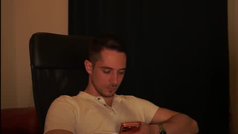 Snapshot of mrgreeneyes01 chatting on February 26, 7:24 pm juan luis online show from February 26, 7:24 pm