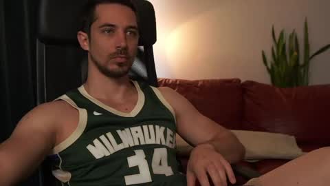 Snapshot of mrgreeneyes01 chatting on May 2, 8:30 am juan luis online show from May 2, 8:30 am