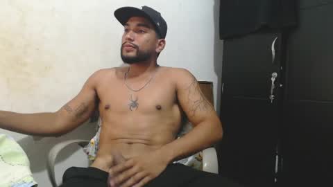 Snapshot of mrlevrone1 chatting on June 2, 4:42 pm Mrlevrone1 online show from June 2, 4:42 pm