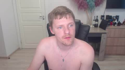 Snapshot of mrmjg chatting on July 23, 9:51 am mrmjg online show from July 23, 9:51 am