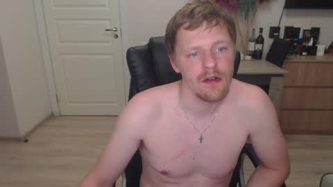 Snapshot of mrmjg chatting on August 3, 7:39 pm mrmjg online show from August 3, 7:39 pm