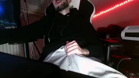 MrRogue online show from December 4, 1:04 am