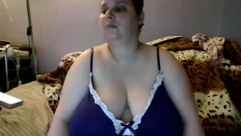 Snapshot of mrs_butterfly84 chatting on May 31, 8:54 pm Mrs Butterfly online show from May 31, 8:54 pm