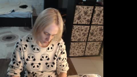 Snapshot of mrsluck chatting on April 26, 8:28 pm Sasha online show from April 26, 8:28 pm
