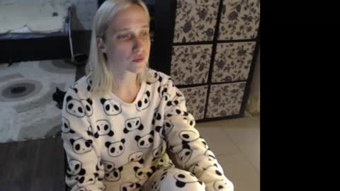 Snapshot of mrsluck chatting on June 8, 4:07 pm Sasha online show from June 8, 4:07 pm