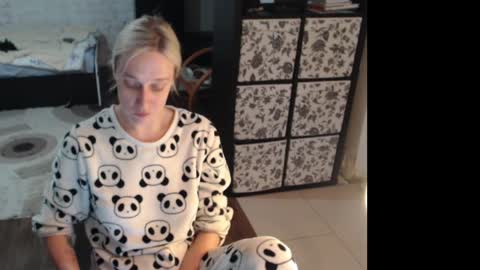 Snapshot of mrsluck chatting on June 9, 10:27 am Sasha online show from June 9, 10:27 am